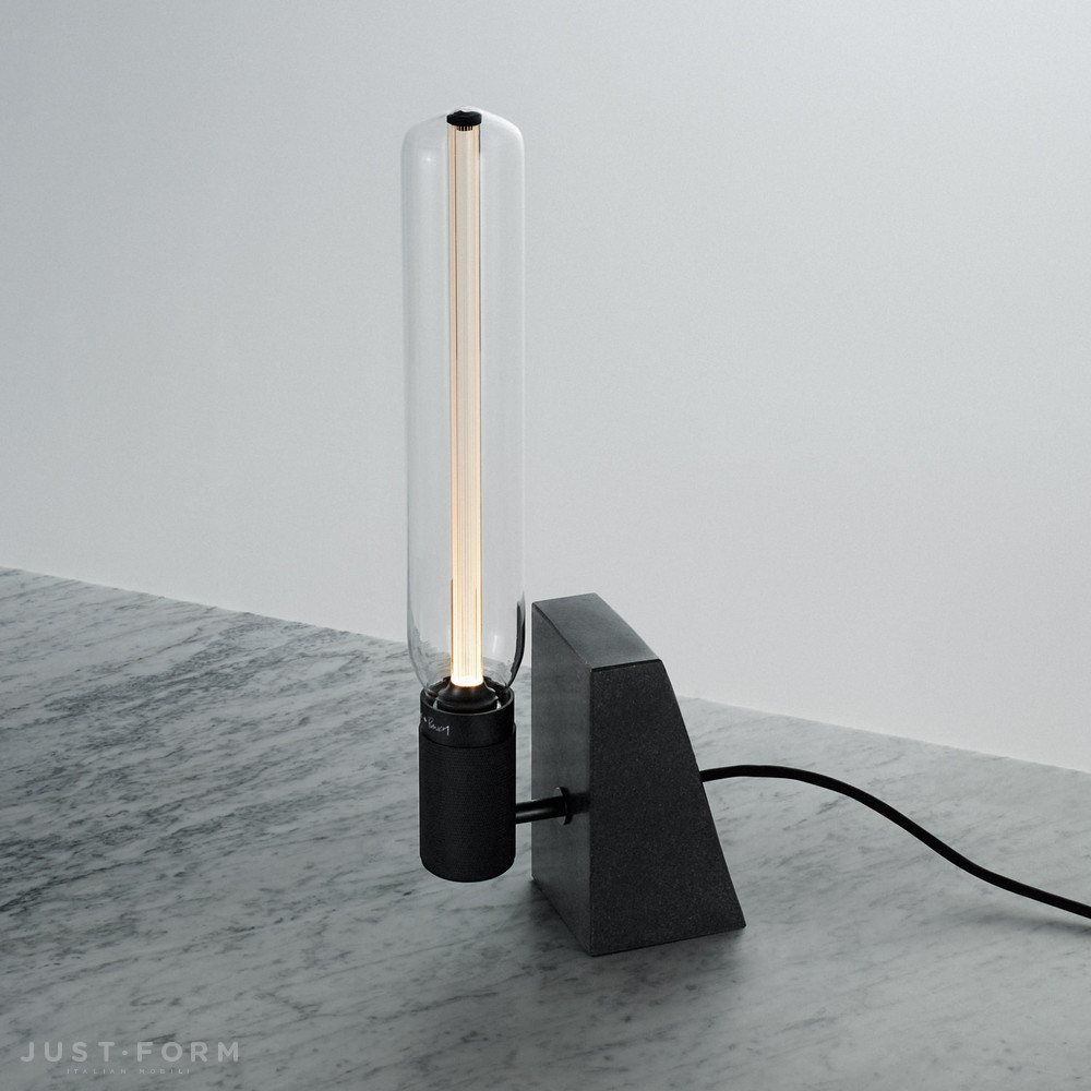 Настольная лампа Stoned Table Light / Honed Black Granite фабрика Buster + Punch фотография № 1