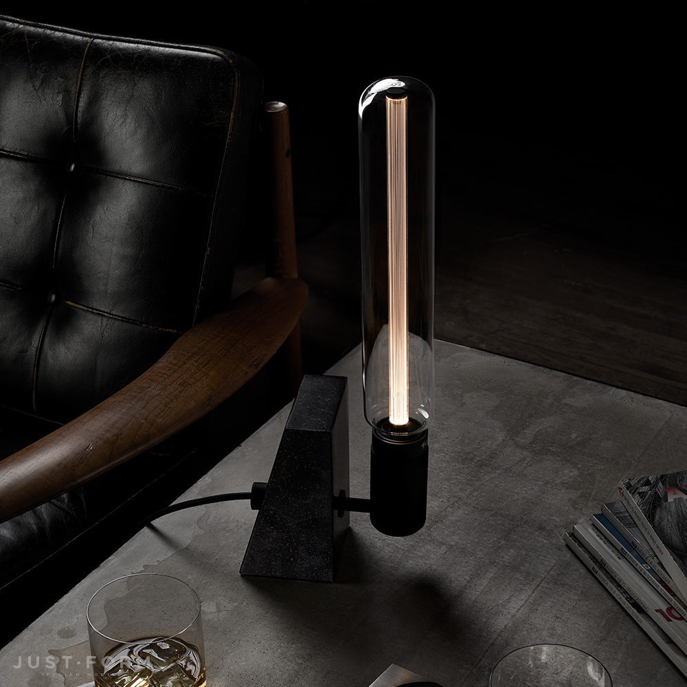 Настольная лампа Stoned Table Light / Honed Black Granite фабрика Buster + Punch фотография № 3
