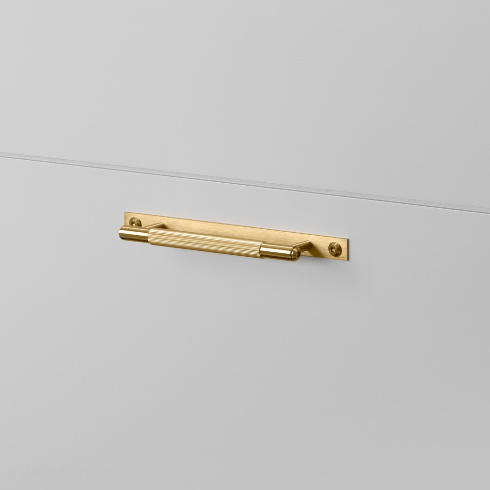Ручка для мебели Pull Bar / Plate / Linear / Brass фабрика Buster + Punch фотография № 3