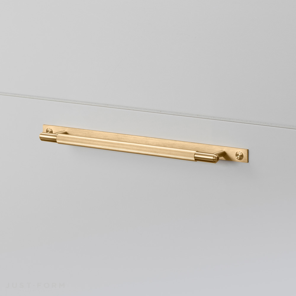 Ручка для мебели Pull Bar / Plate / Linear / Brass фабрика Buster + Punch фотография № 1