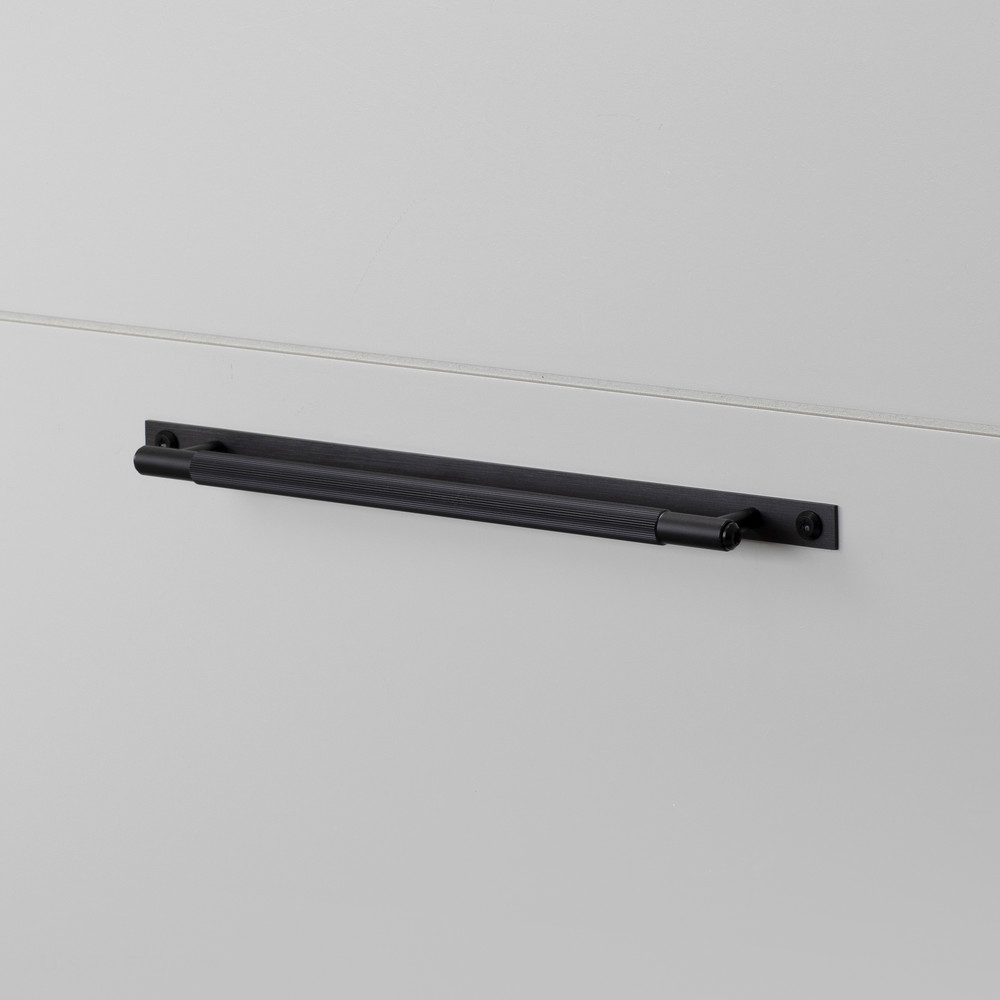 Ручка для мебели Pull Bar / Plate / Linear / Black фабрика Buster + Punch фотография № 1