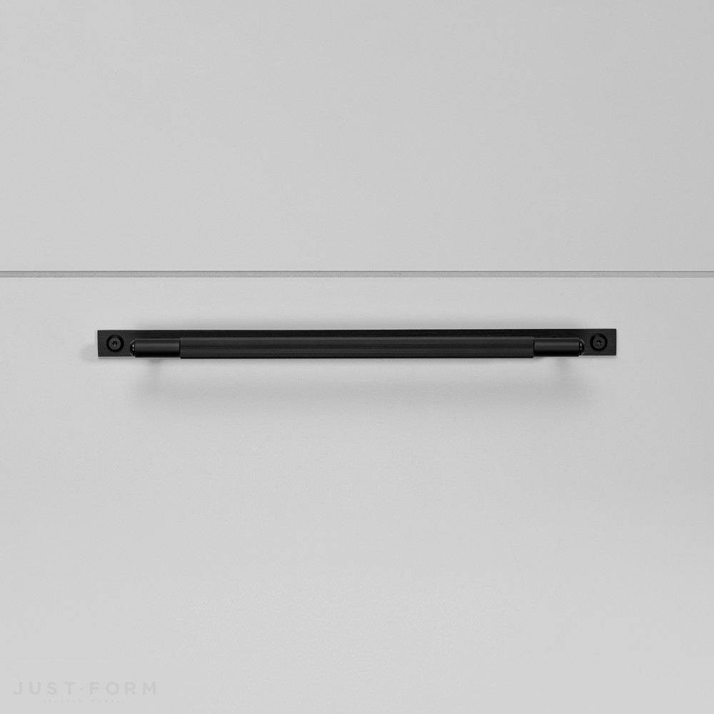 Ручка для мебели Pull Bar / Plate / Linear / Black фабрика Buster + Punch фотография № 8