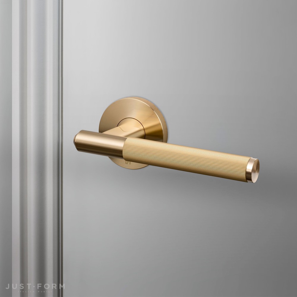 Нажимная дверная ручка Door Handle / Linear / Brass фабрика Buster + Punch фотография № 3