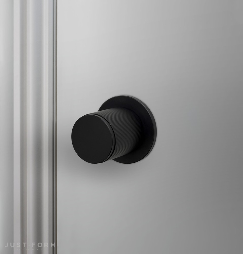 Одиночная фиксированная дверная ручка  Fixed Door Knob / Single-Sided / Linear / Welders Black фабрика Buster + Punch фотография № 5