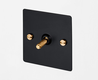 Проходной переключатель 1G Intermediate Toggle Switch / Black / Brass