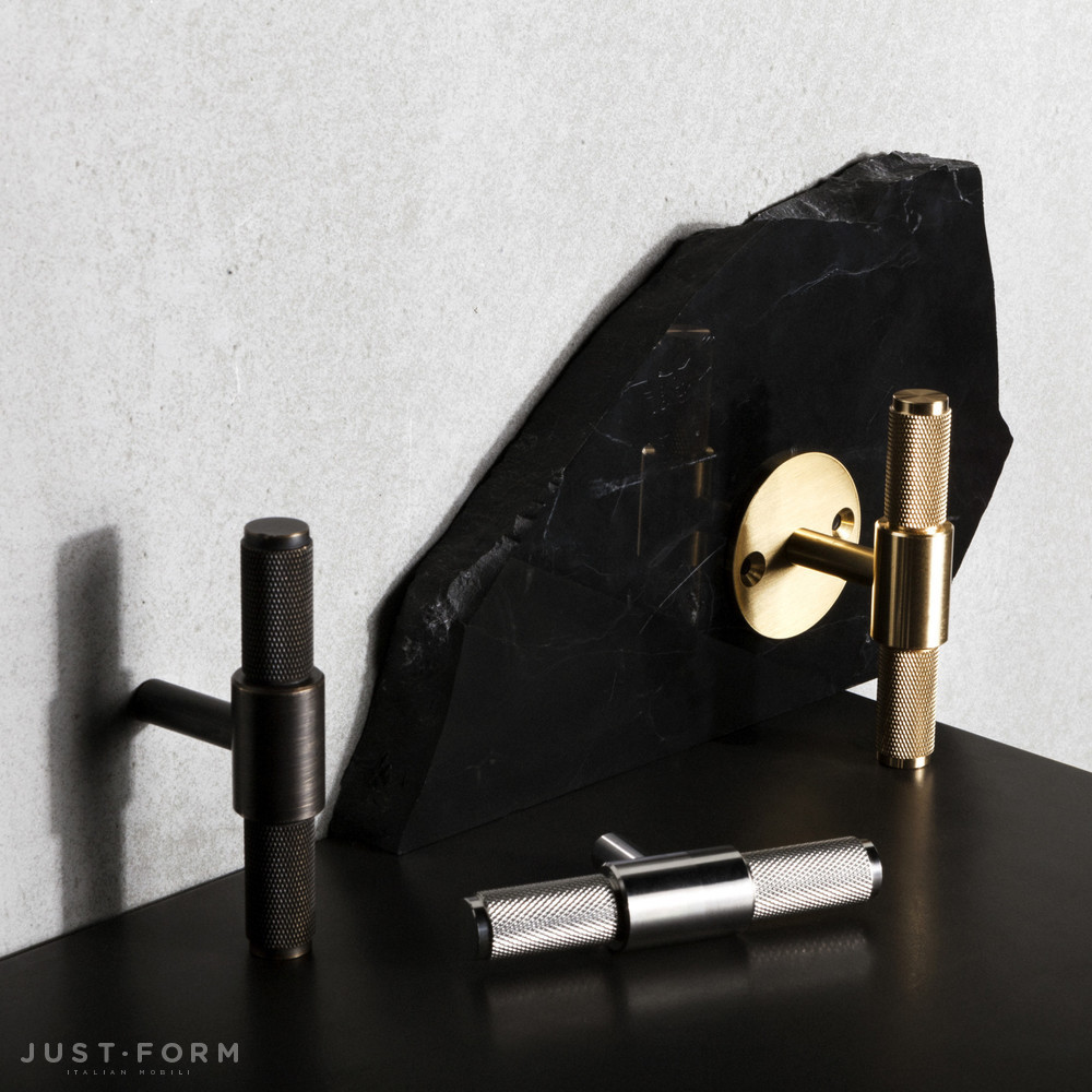 Ручка для мебели T-Bar / Plate / Smoked Bronze фабрика Buster + Punch фотография № 13