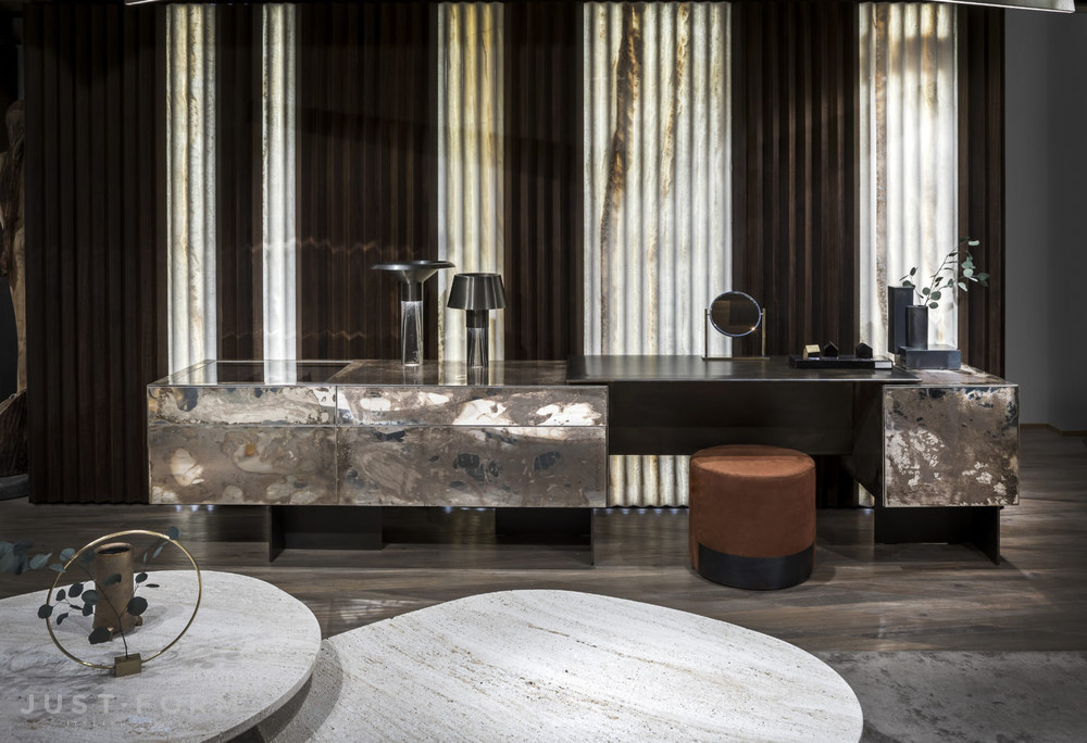 Настольная лампа Ghost Lamp Table фабрика Henge фотография № 3