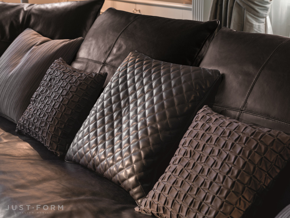 Диванная подушка Leather Cushion фабрика Longhi фотография № 3