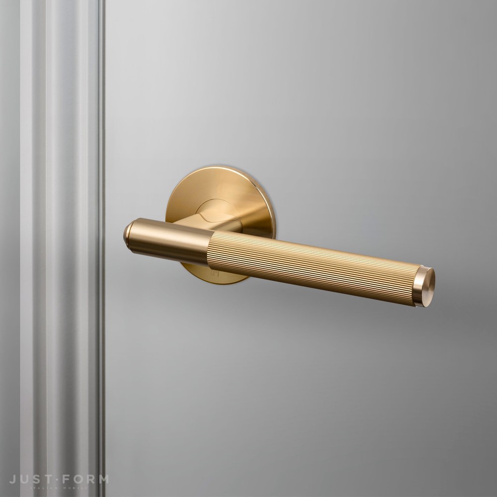 Фиксированная дверная ручка Fixed Door Handle / Single-Sided / Linear / Brass фабрика Buster + Punch фотография № 3
