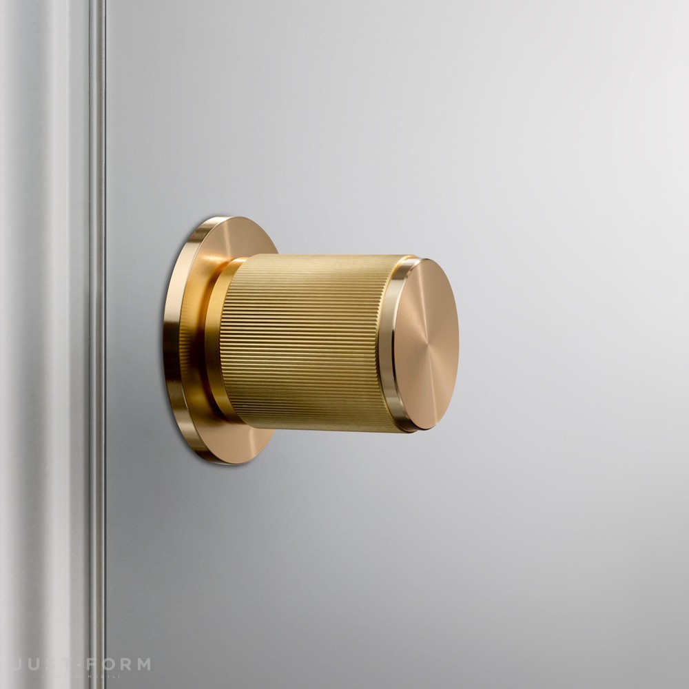 Поворотная дверная ручка Door Knob / Linear / Brass фабрика Buster + Punch фотография № 1