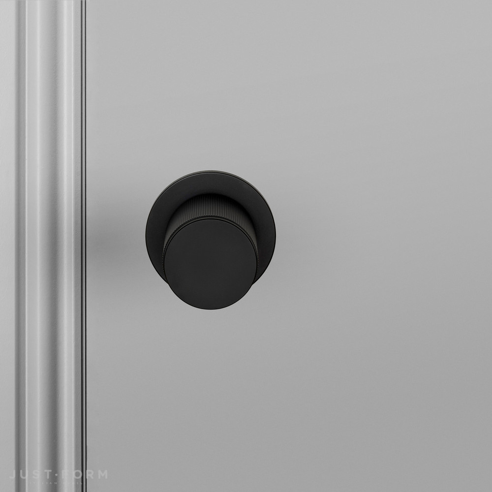 Одиночная фиксированная дверная ручка  Fixed Door Knob / Single-Sided / Linear / Welders Black фабрика Buster + Punch фотография № 6
