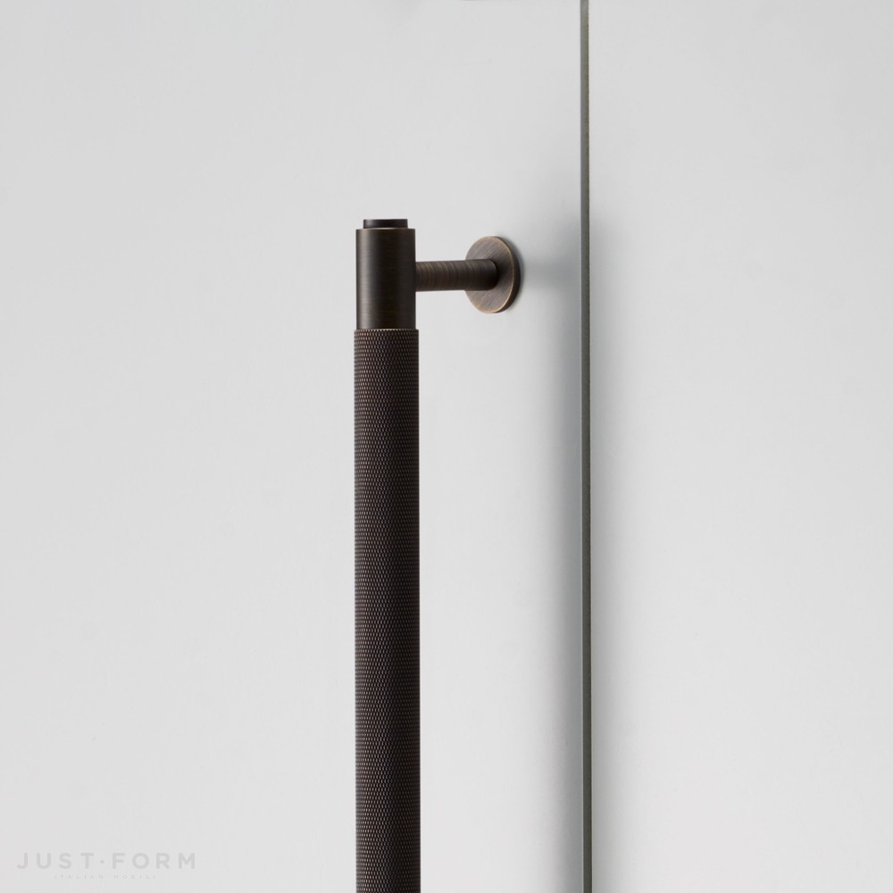 Ручка для мебели и дверей Closet Bar / Cross / Smoked Bronze фабрика Buster + Punch фотография № 3