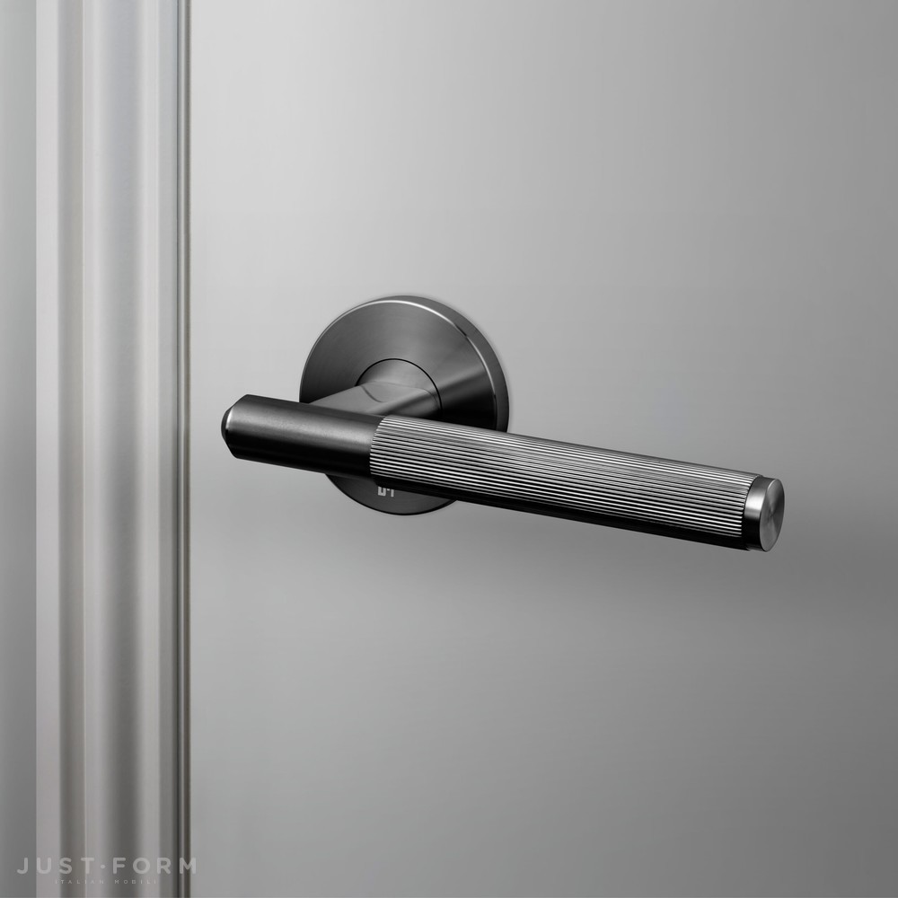 Нажимная дверная ручка Door Handle / Linear / Gun Metal фабрика Buster + Punch фотография № 1