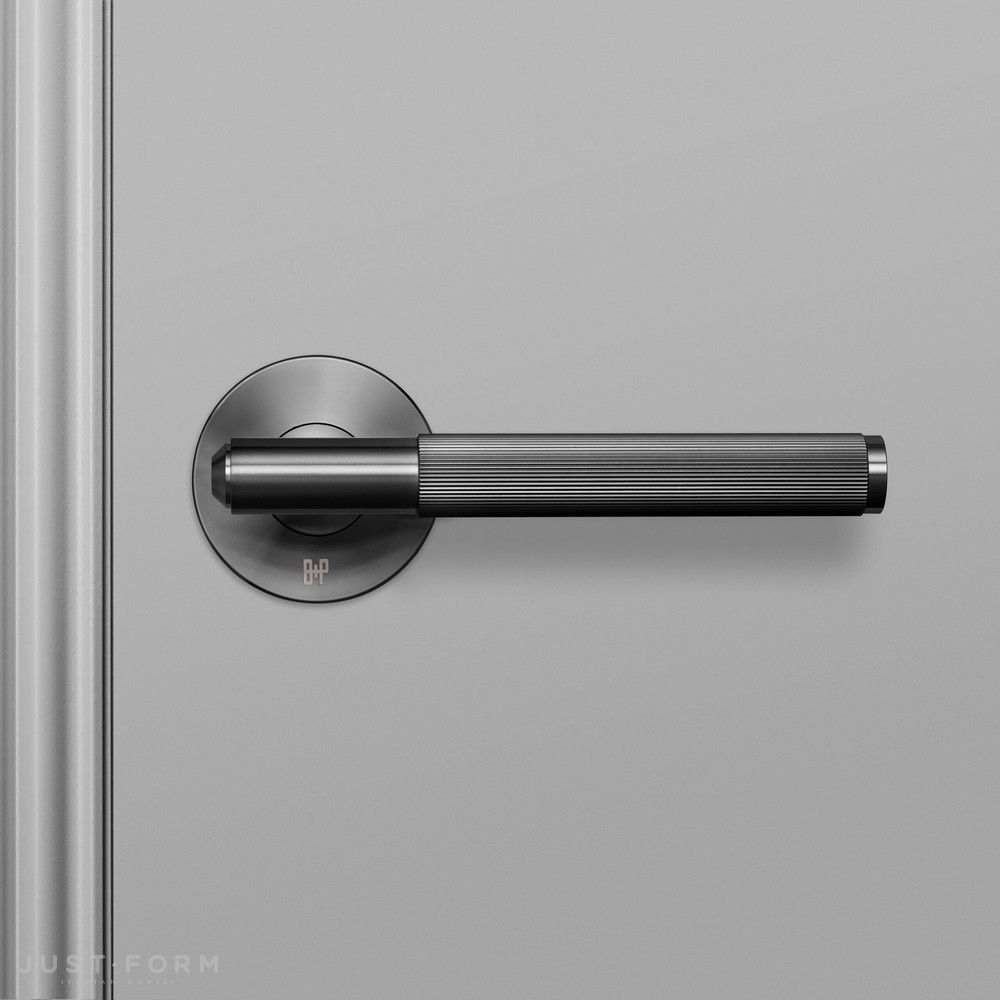 Фиксированная дверная ручка Fixed Door Handle / Single-Sided / Linear / Gun Metal фабрика Buster + Punch фотография № 2