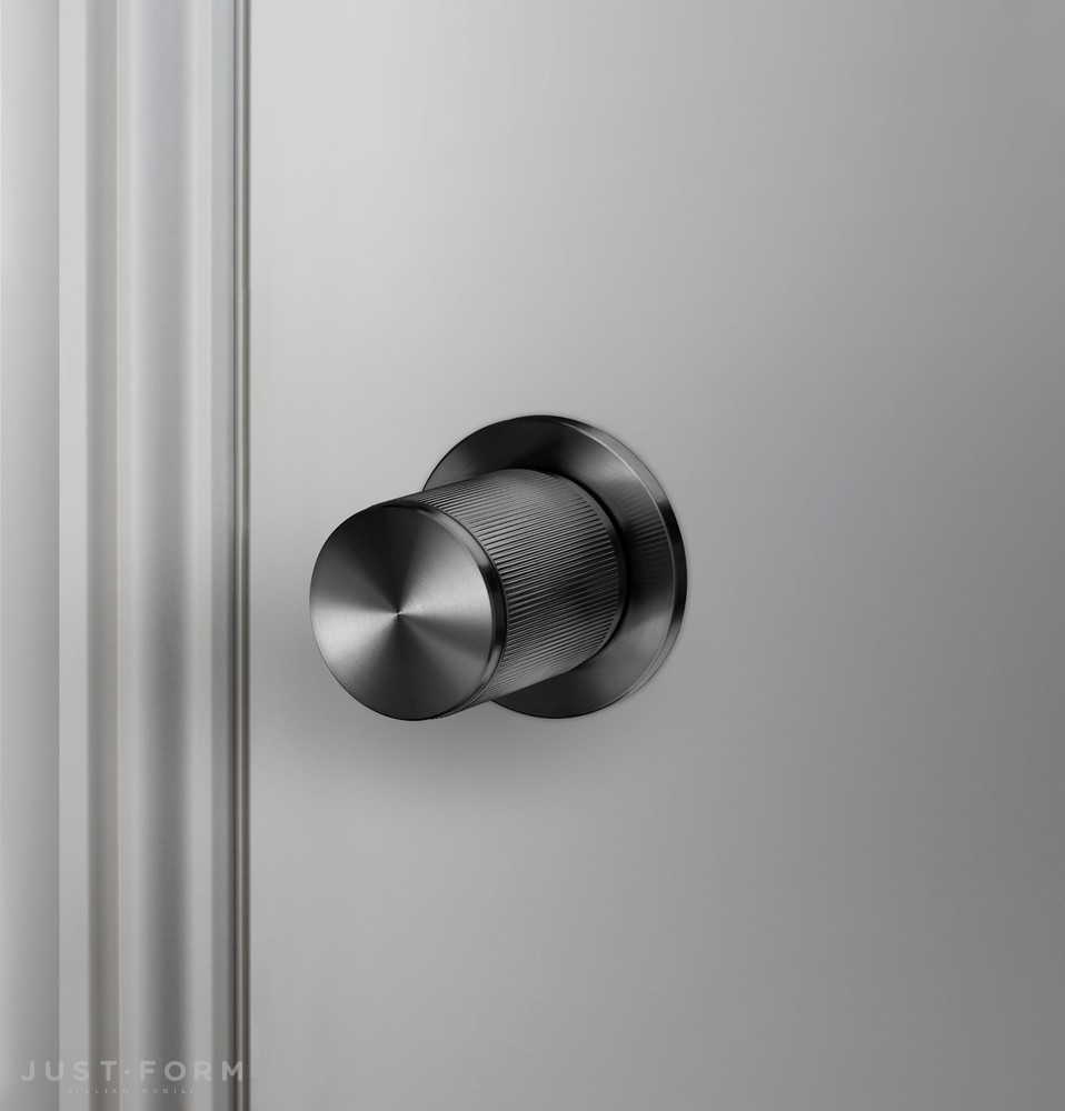 Одиночная фиксированная дверная ручка  Fixed Door Knob / Single-Sided / Linear / Gun Metal фабрика Buster + Punch фотография № 5