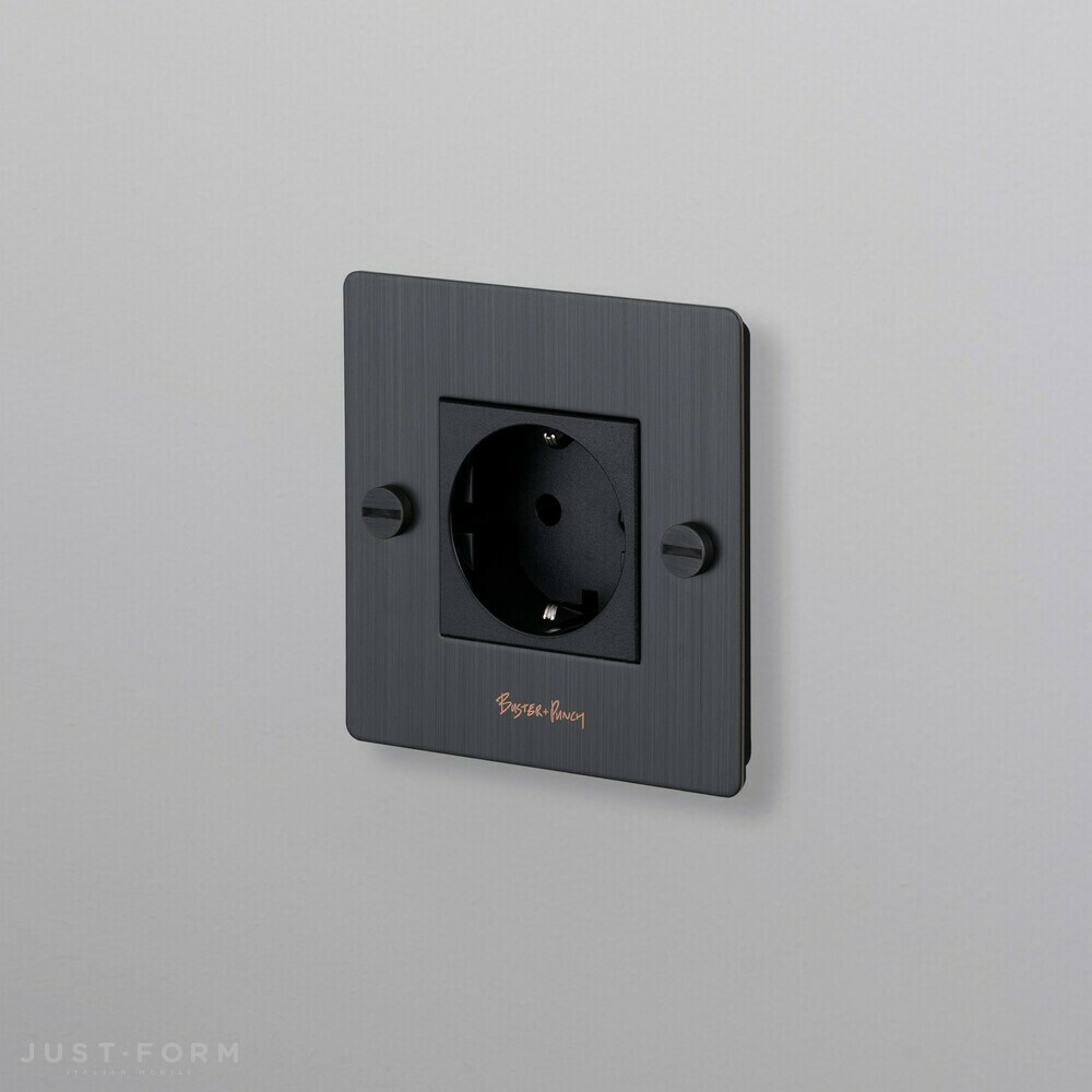 Одиночная розетка 1G Socket / Smoked Bronze  фабрика Buster + Punch фотография № 1