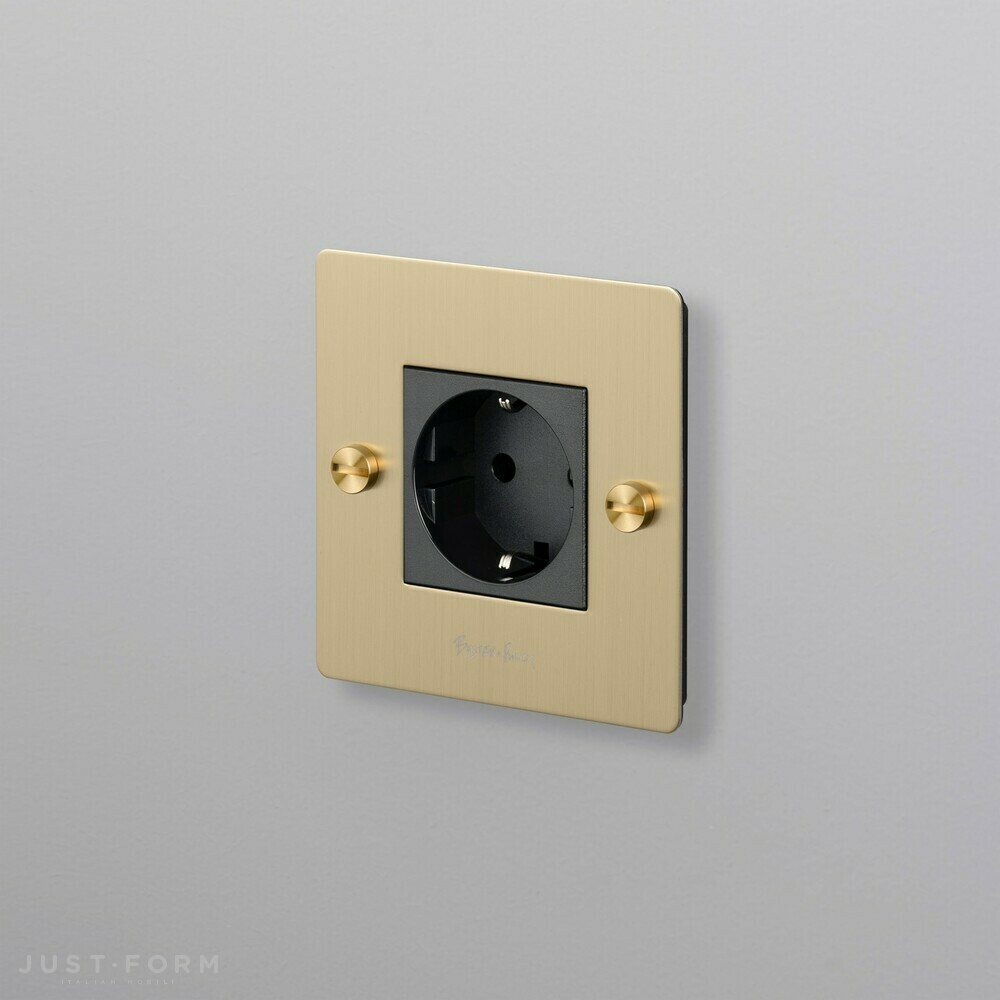 Одиночная розетка 1G Socket / Brass фабрика Buster + Punch фотография № 1