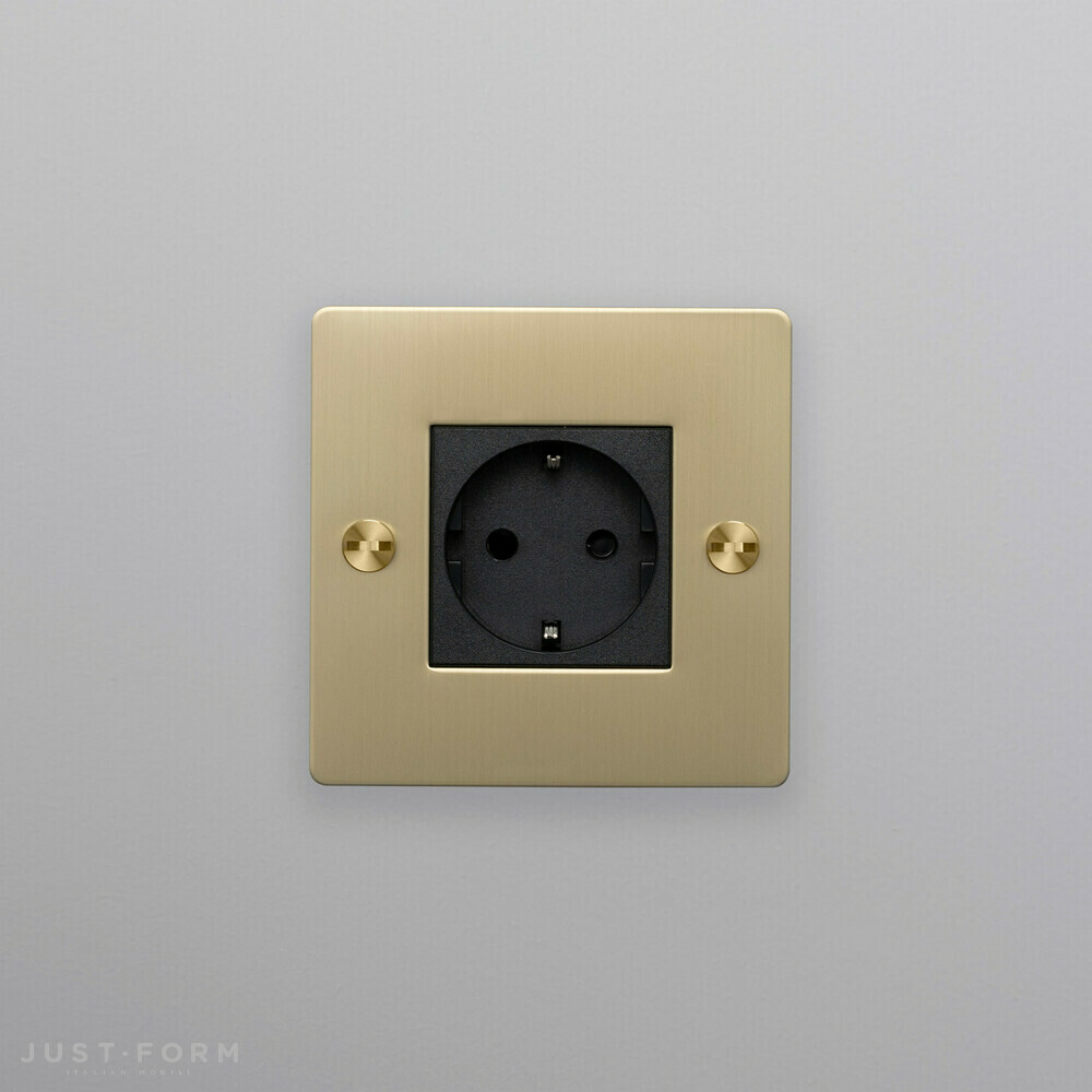 Одиночная розетка 1G Socket / Brass фабрика Buster + Punch фотография № 4