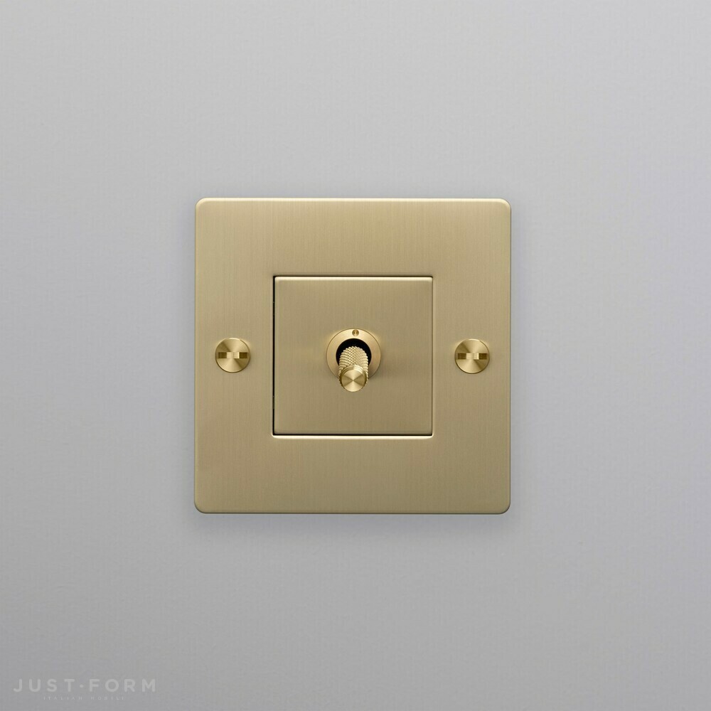 Однотумблерный выключатель 1G Toggle Switch / Brass фабрика Buster + Punch фотография № 4