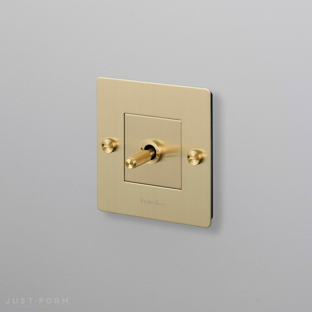Однотумблерный выключатель 1G Toggle Switch / Brass фабрика Buster + Punch фотография № 1