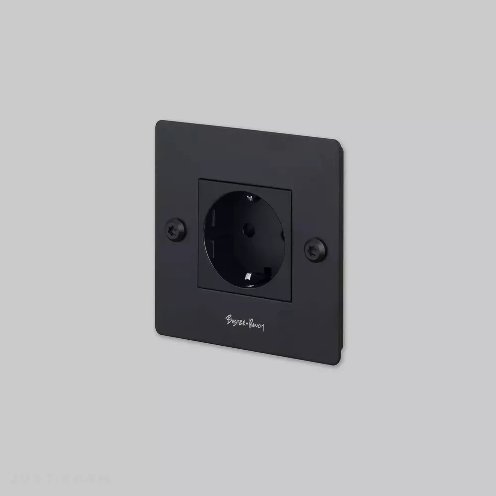Одинарная розетка 1G Socket / Schuko Type F / Linear / Black фабрика Buster + Punch фотография № 1