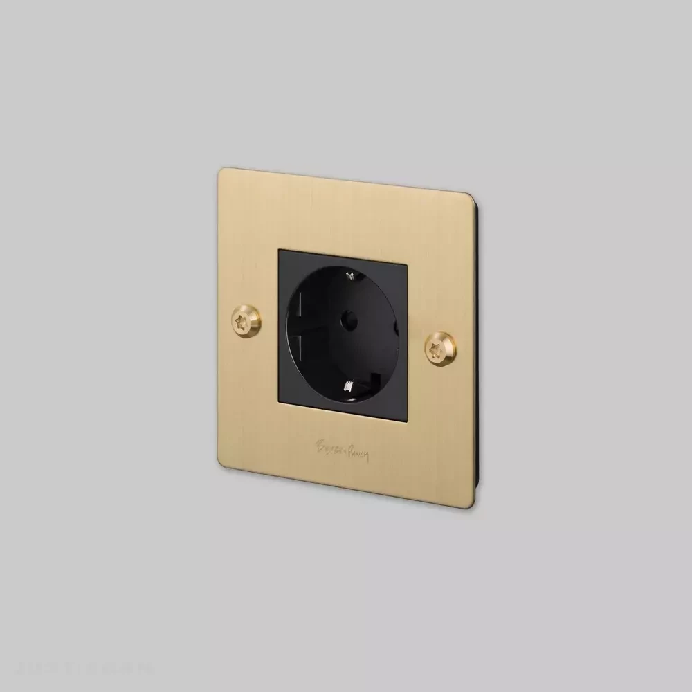 Одинарная розетка 1G Socket / Schuko Type F / Linear / Brass фабрика Buster + Punch фотография № 1