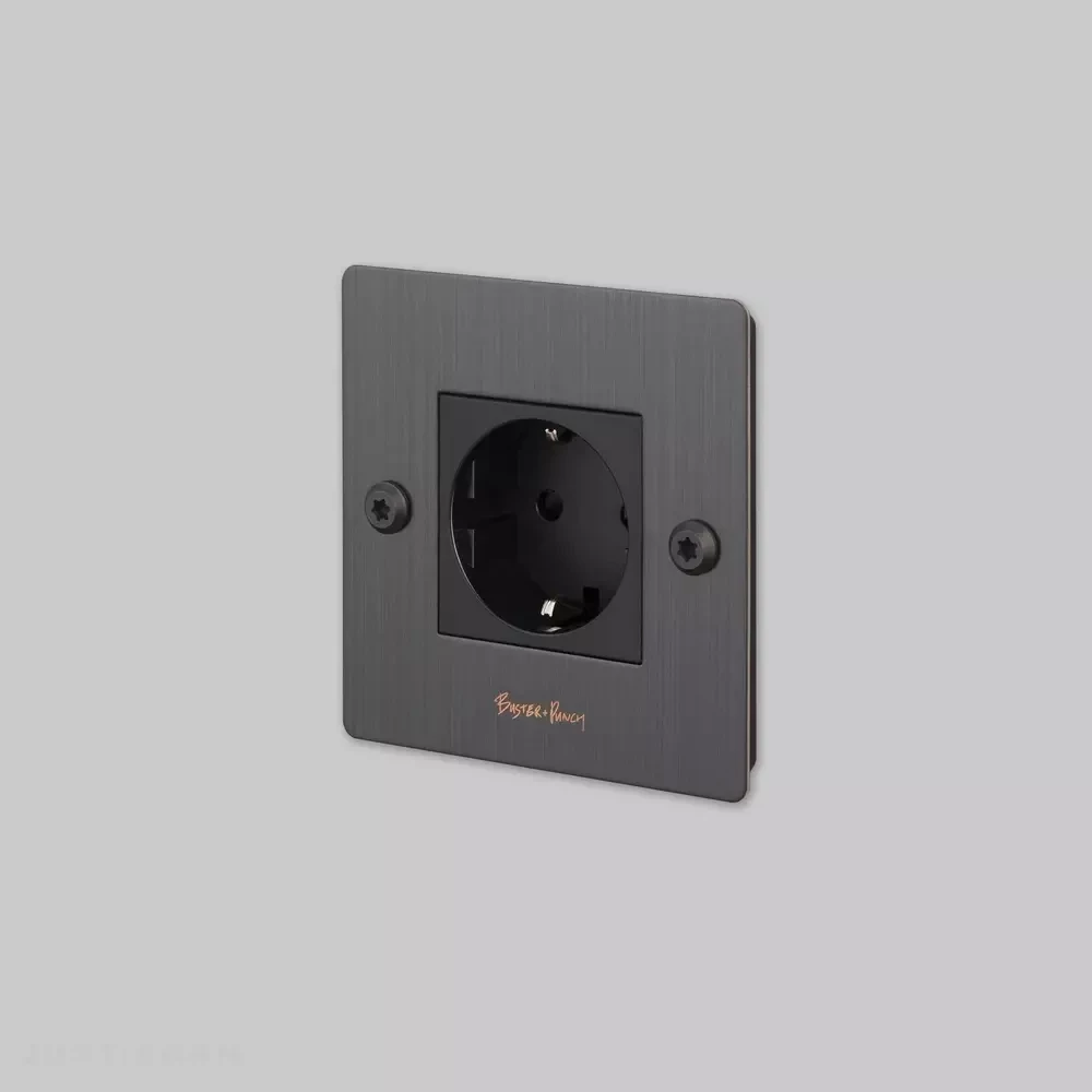 ​Одинарная розетка 1G Socket / Schuko Type F / Linear / Smoked Bronze фабрика Buster + Punch фотография № 1