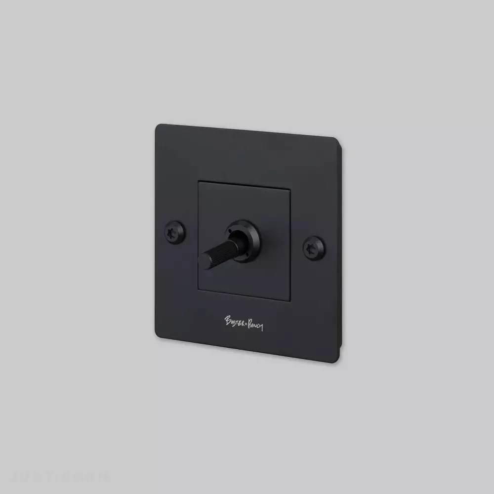 ​Однотумблерный выключатель 1G Toggle / Linear / Black фабрика Buster + Punch фотография № 1
