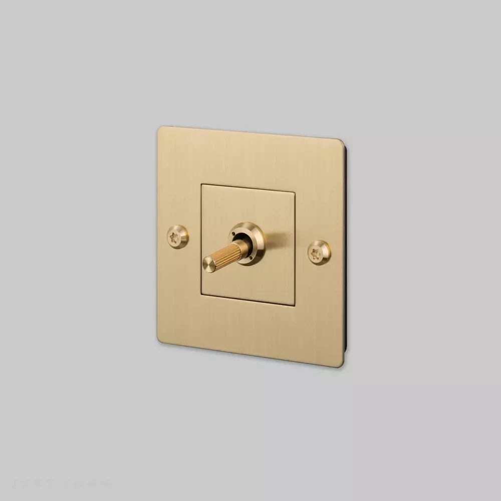 ​Однотумблерный выключатель 1G Toggle / Linear / Brass фабрика Buster + Punch фотография № 3