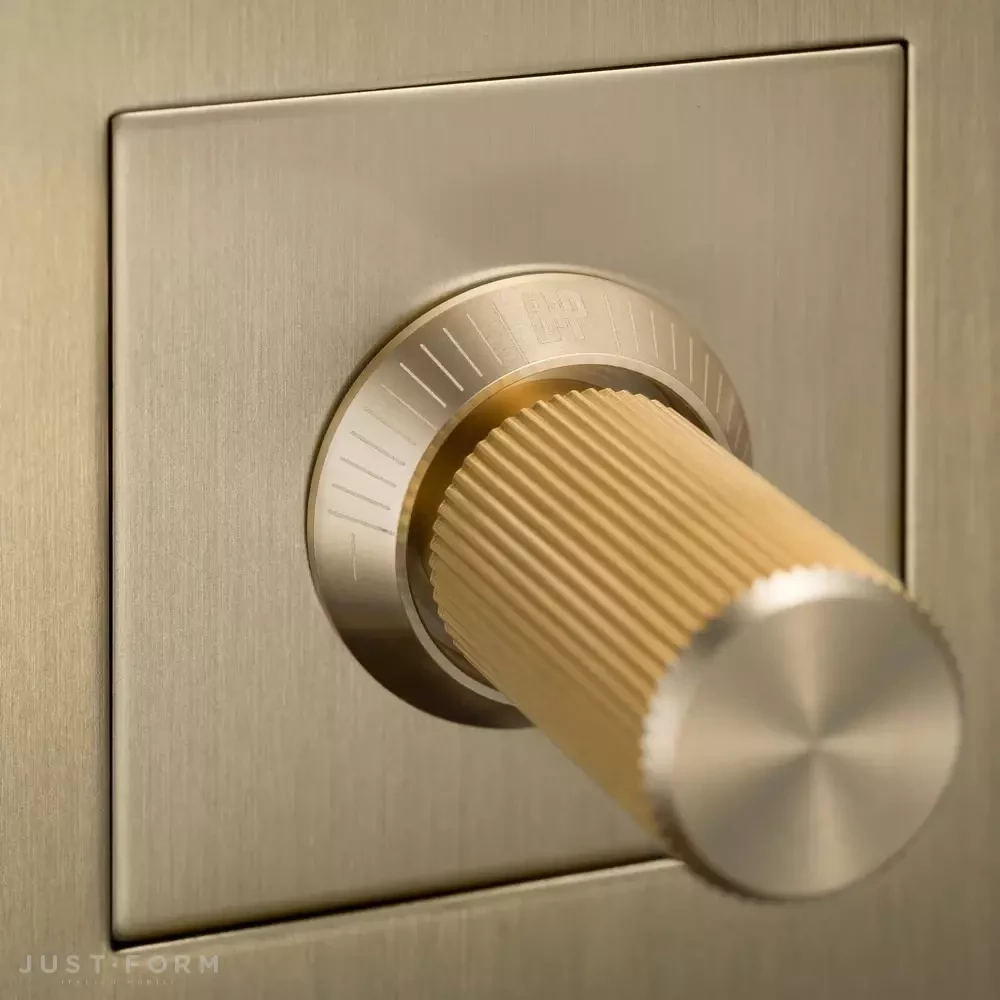 Одинарный диммер 1G Dimmer / 250W LED / Linear / Brass фабрика Buster + Punch фотография № 3
