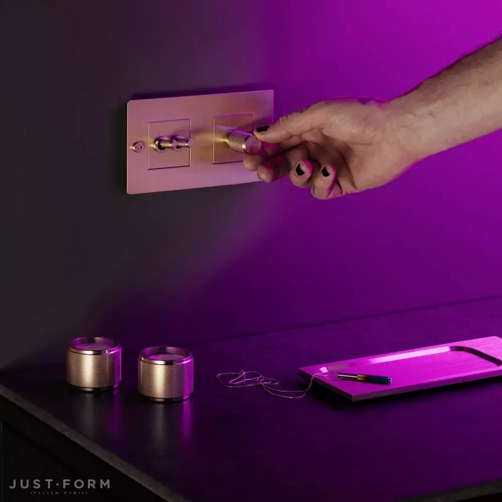 Одинарный диммер 1G Dimmer / 250W LED / Cross / Brass фабрика Buster + Punch фотография № 7