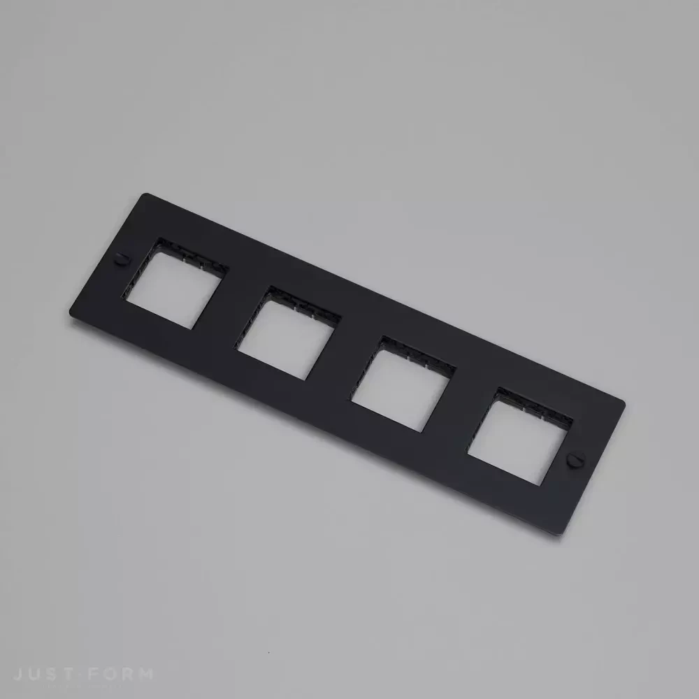 ​Четырехпостовая рамка 4G Wall Plate / Horizontal / No Infills / Black фабрика Buster + Punch фотография № 1