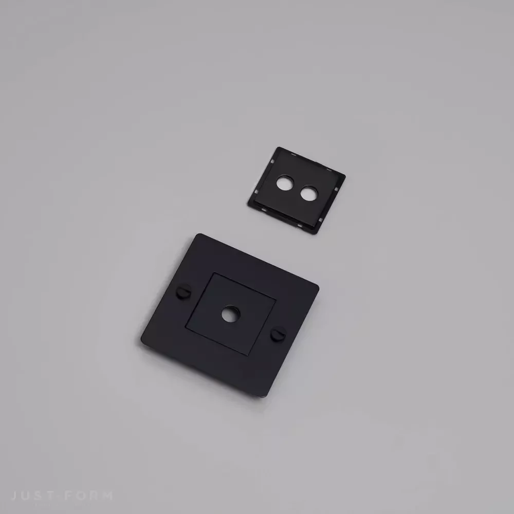 Однопостовая рамка 1G Wall Plate / Horizontal / With Infills / Black фабрика Buster + Punch фотография № 2