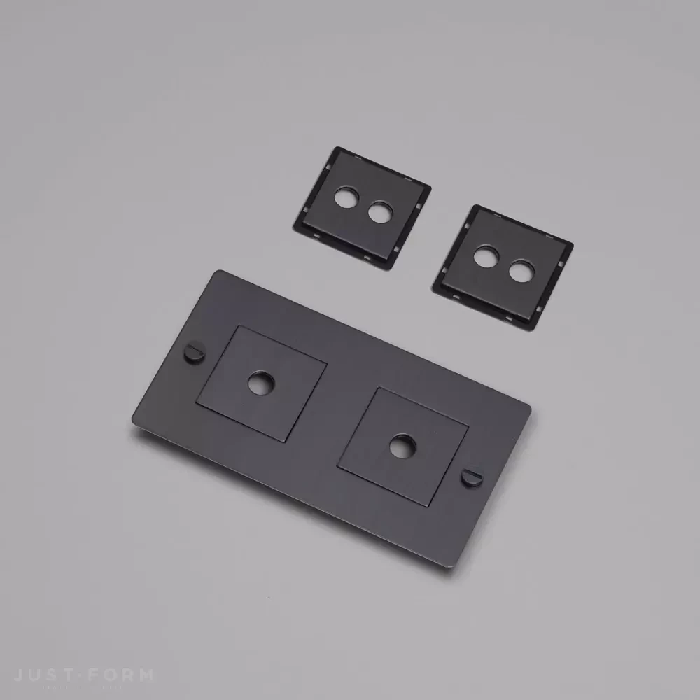 ​Горизонтальная двухпостовая рамка 2G Wall Plate / Horizontal / With Infills / Smoked Bronze фабрика Buster + Punch фотография № 1