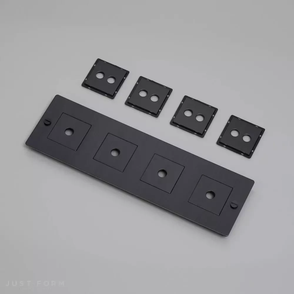 ​Горизонтальная четырехпостовая рамка 4G Wall Plate / Horizontal / With Infills / Smoked Bronze фабрика Buster + Punch фотография № 1