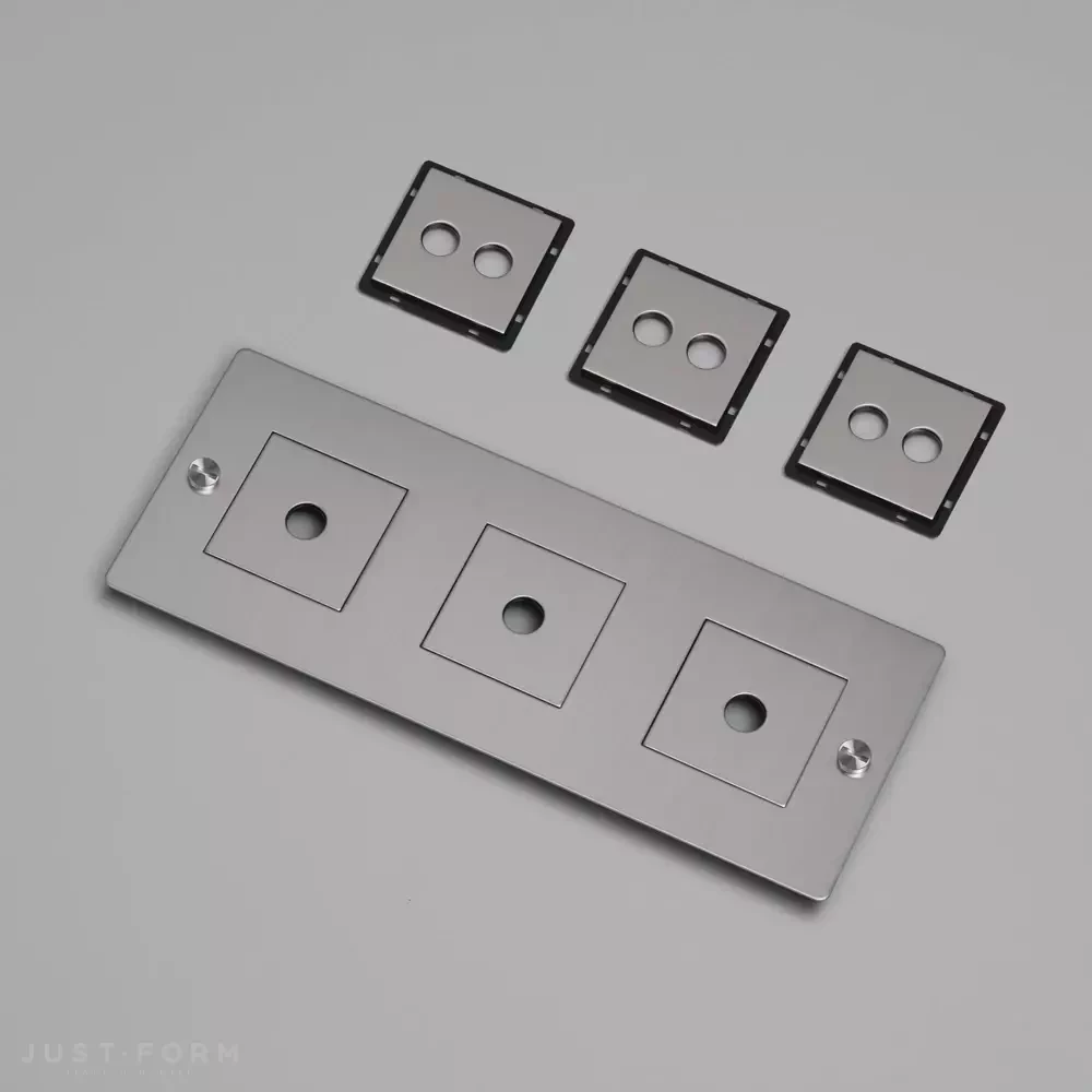 Горизонтальная трехпостовая рамка 3G Wall Plate / Horizontal / With Infills / Steel фабрика Buster + Punch фотография № 1