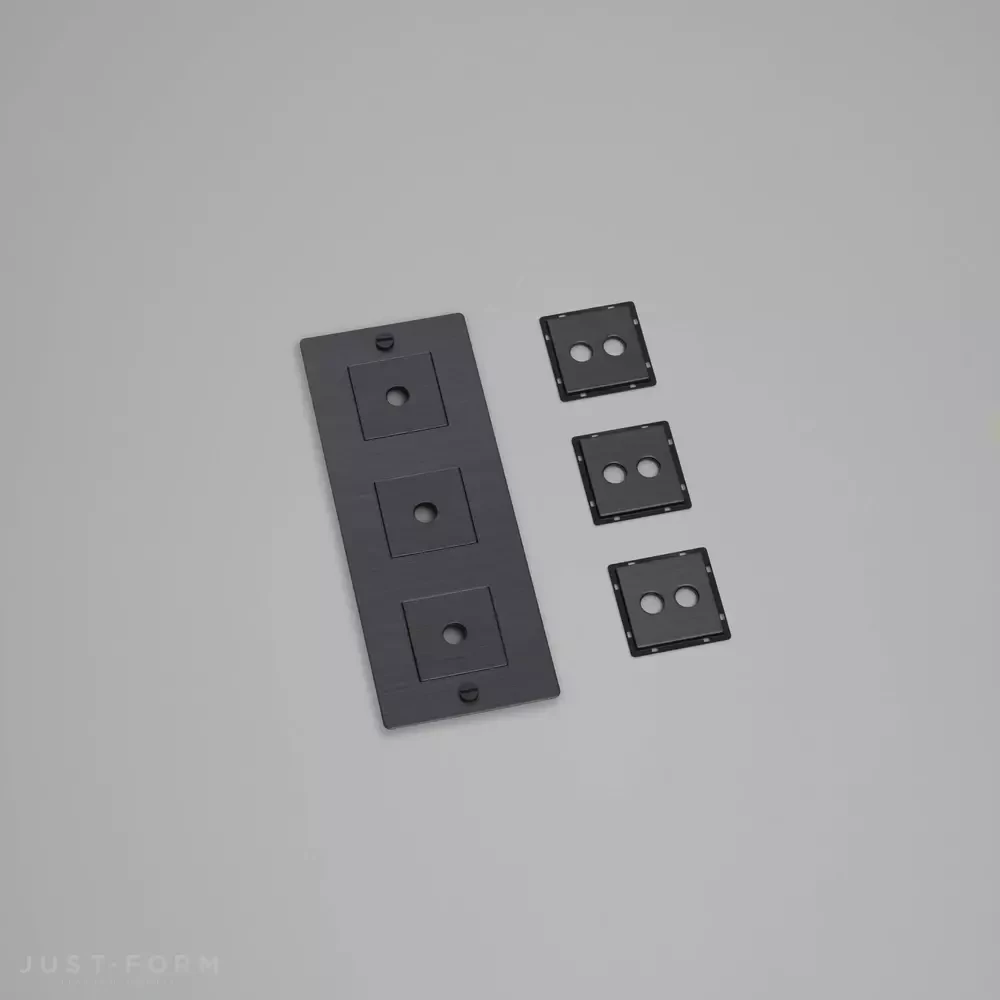 Вертикальная трехпостовая рамка 3G Wall Plate / Vertical / With Infills / Smoked Bronze фабрика Buster + Punch фотография № 1