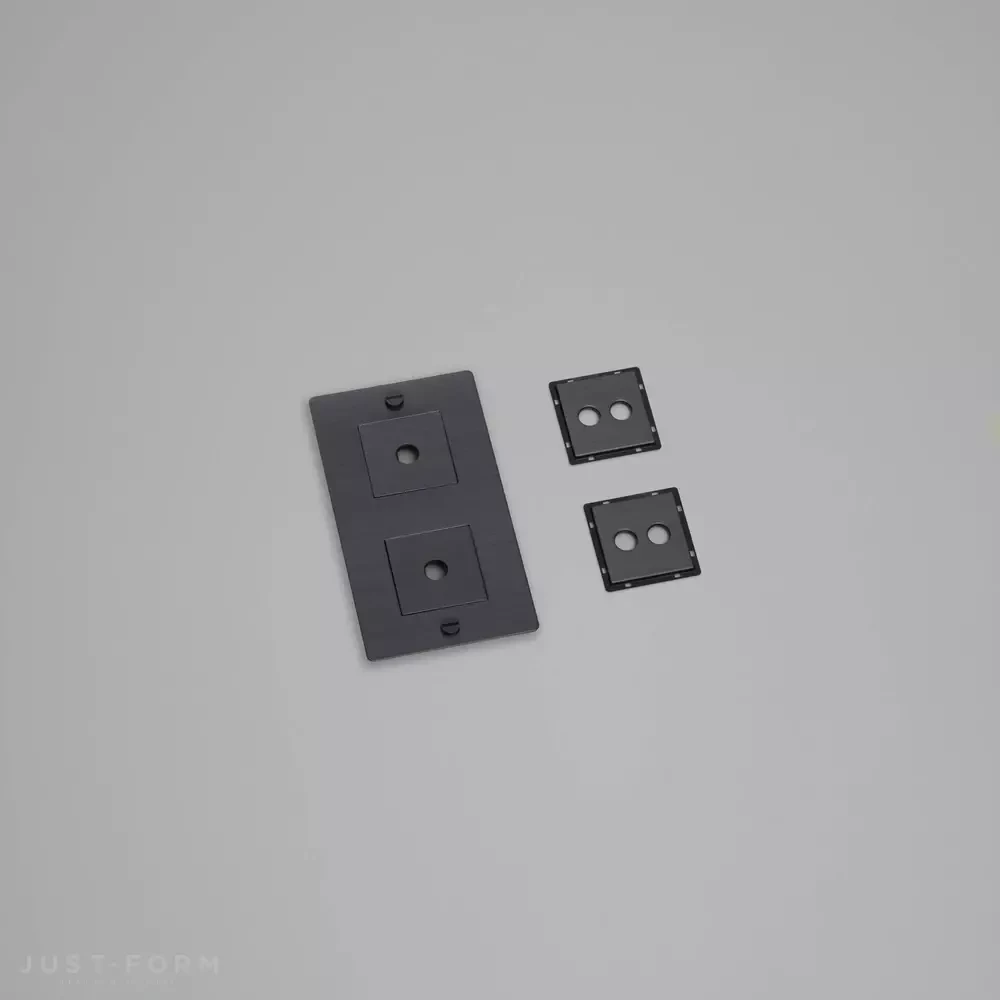 ​Вертикальная двухпостовая рамка 2G Wall Plate / Vertical / With Infills / Smoked Bronze фабрика Buster + Punch фотография № 1