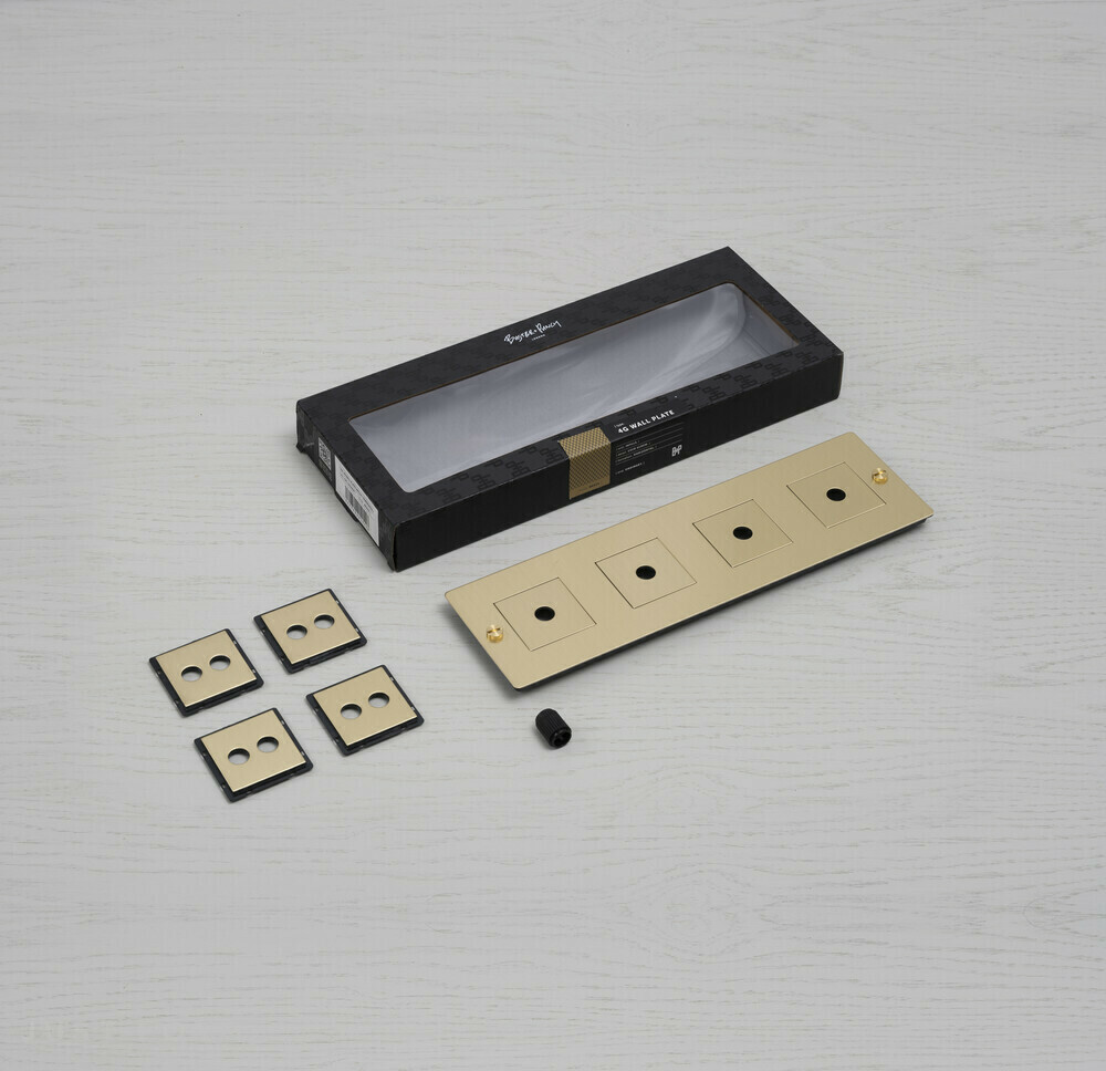 Горизонтальная четырехпостовая рамка 4G Wall Plate / Horizontal / With Infills / White фабрика Buster + Punch фотография № 2