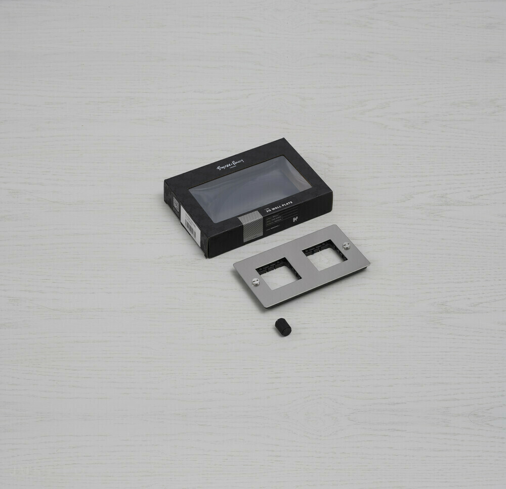 ​Двухпостовая рамка 2G Wall Plate / Horizontal / No Infills / Smoked Bronze фабрика Buster + Punch фотография № 2