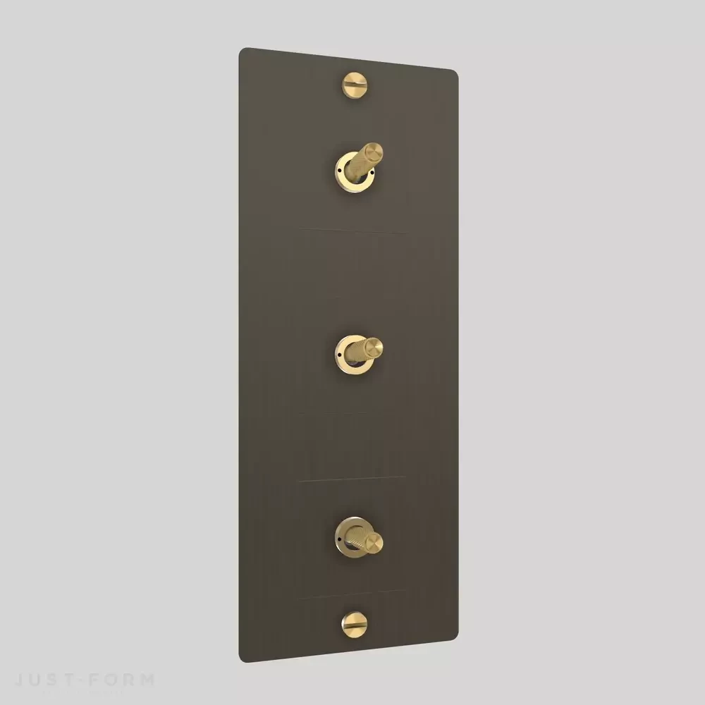 ​Трехтумблерный выключатель 3G Toggle / Vertical / Cross / Smoked Bronze фабрика Buster + Punch фотография № 2