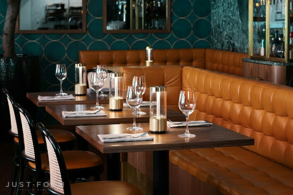 Портативная лампа Takeout / Portable Table Light / Brass фабрика Buster + Punch фотография № 9