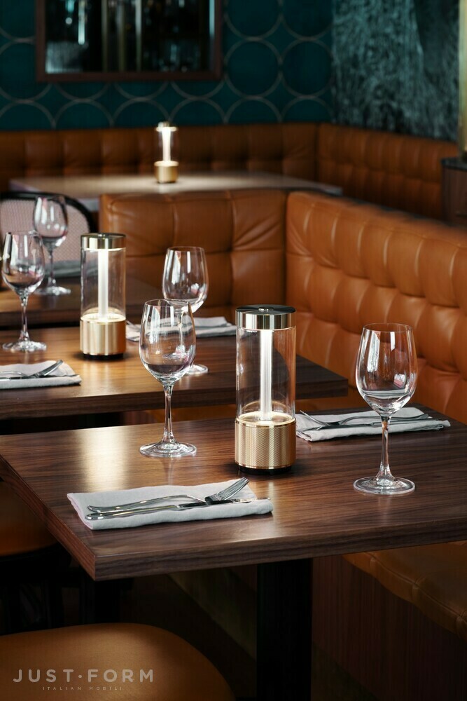 Портативная лампа Takeout / Portable Table Light / Brass фабрика Buster + Punch фотография № 10